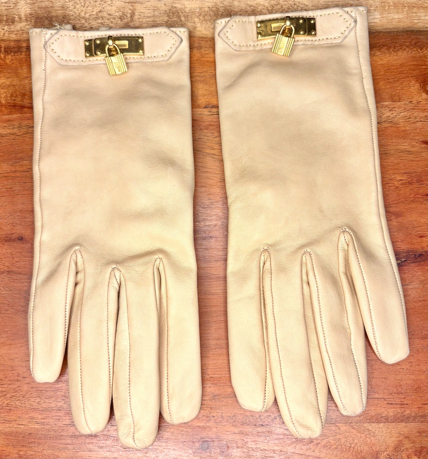 Hermès Lambskin Leather Gloves – Beige with Gold Hardware
