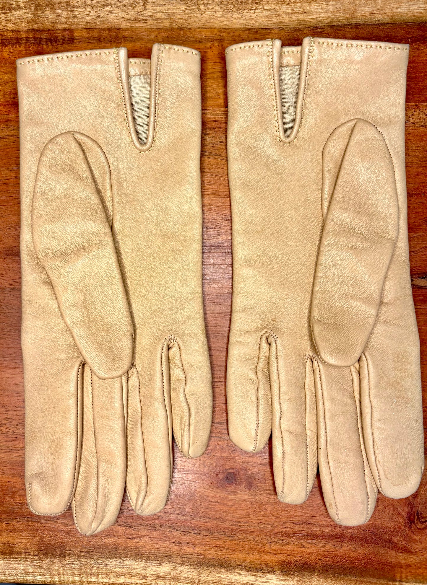 Hermès Lambskin Leather Gloves – Beige with Gold Hardware