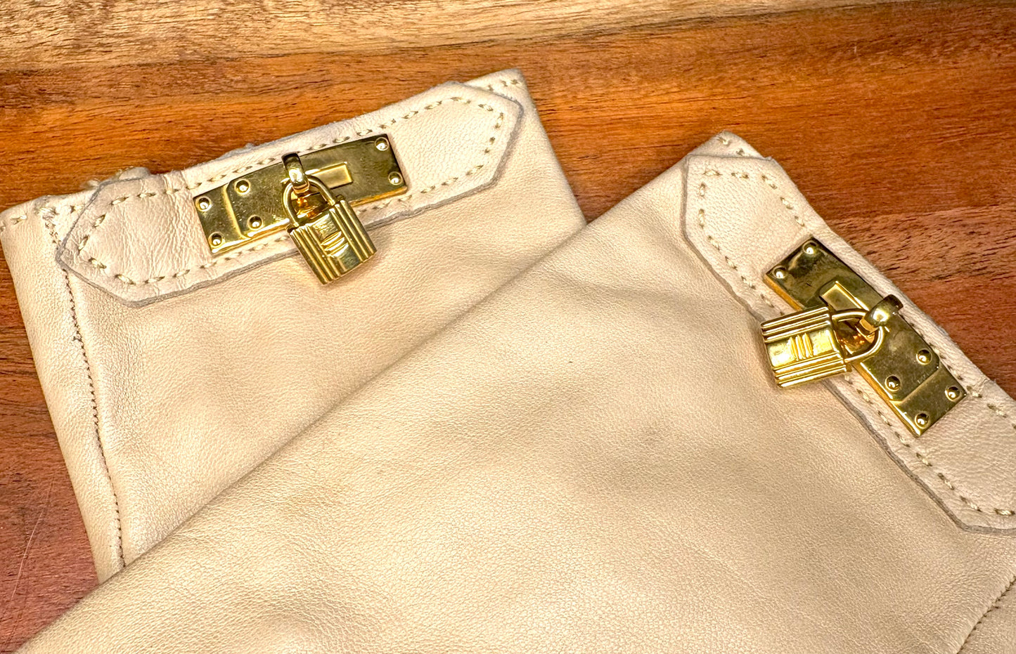 Hermès Lambskin Leather Gloves – Beige with Gold Hardware